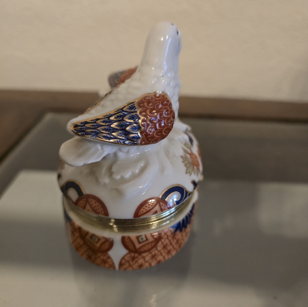 Porclain hand painted love bird trinket box Andrea by Sadek - Picture 5 of 12